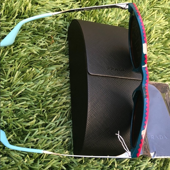 Prada Sunglasses, spring 2017 - Picture 4 of 5